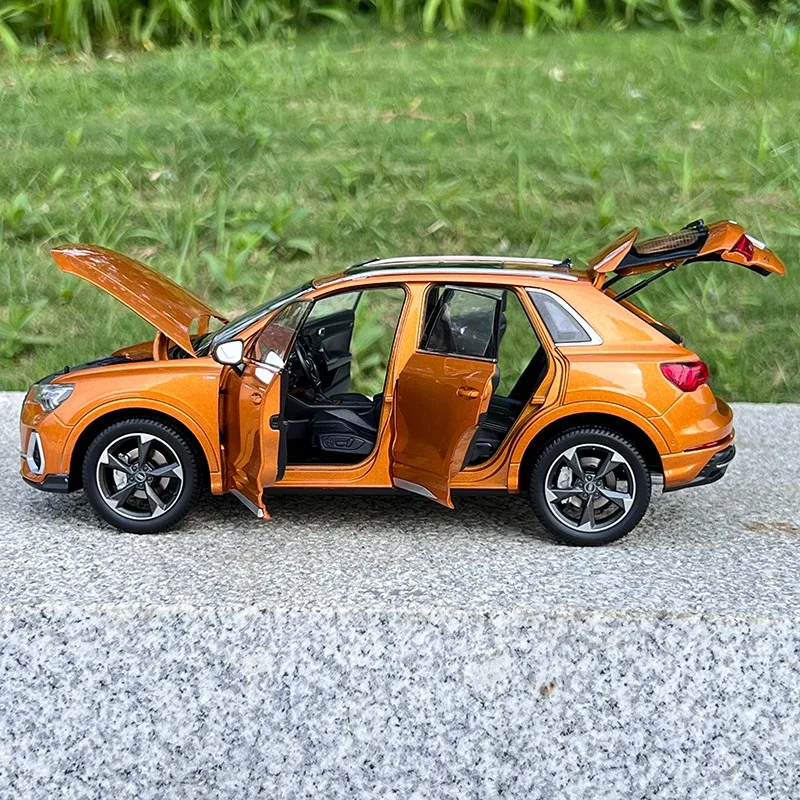 1:18 Alloy Diecast Q3 Off-road SUV Model Car 2 1:18 Alloy Diecast Q3 Off-road SUV Model Car - Image 2