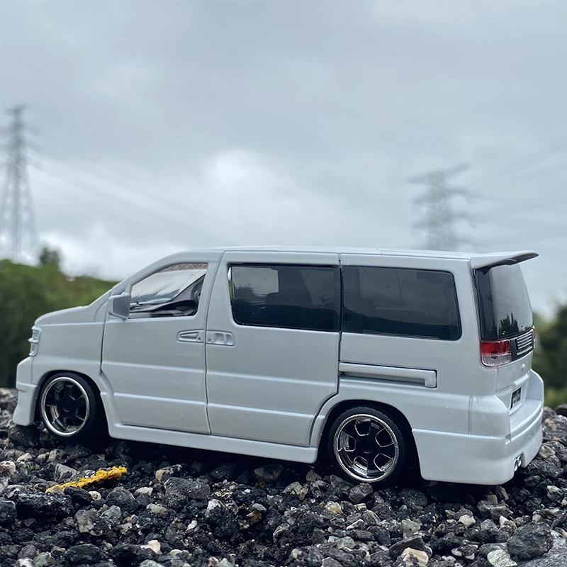 1:32 Diecast Nissan Elgrand MPV Model Car 5 1:32 Diecast Nissan Elgrand MPV Model Car - Image 5