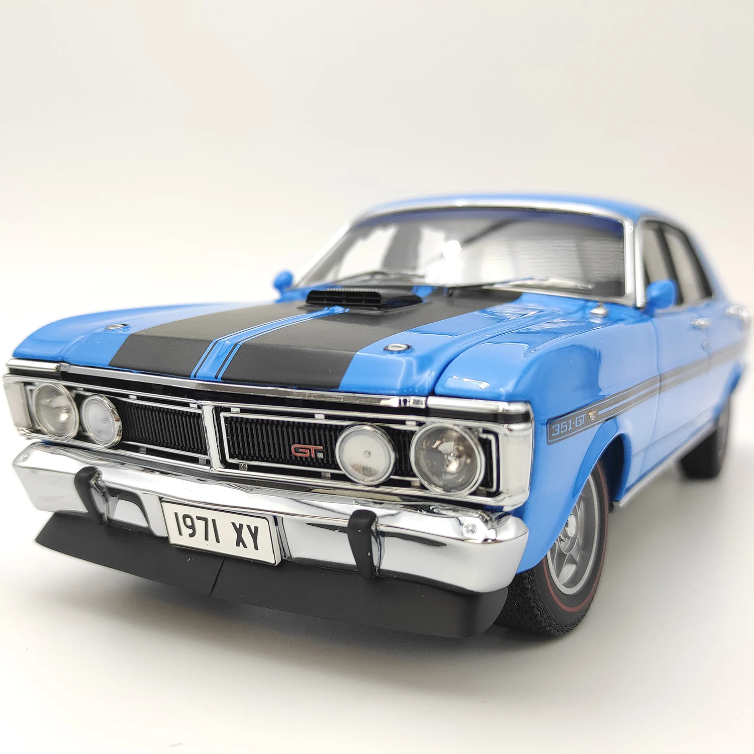 1/18 Scale Ford Falcon Diecast Model Car 2 1/18 Scale Ford Falcon Diecast Model Car - Image 2