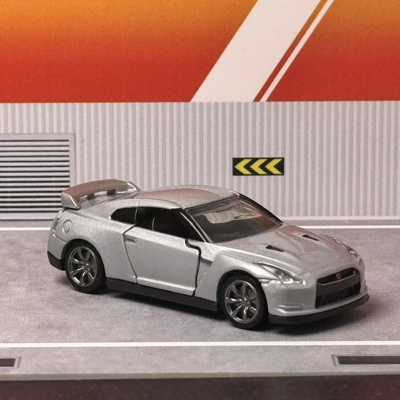 TAKARA TOMY 1:64 Nissan GT-R Diecast Model 6 TAKARA TOMY 1:64 Nissan GT-R Diecast Model - Image 6
