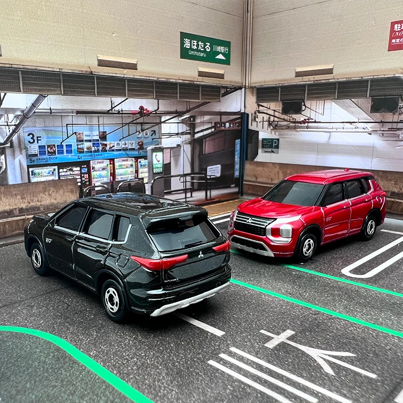 TOMY Mitsubishi Outlander 1:64 Diecast Model 2 TOMY Mitsubishi Outlander 1:64 Diecast Model - Image 2