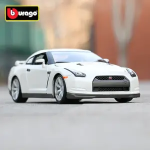 1:18 Scale Metallic Silver 2009 Nissan GT-R R35 Model 7 Sfecdfcd98e71456eb06717bedc4d5baef