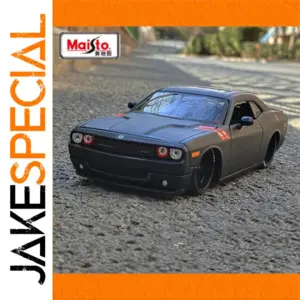 Maisto 1:24 Scale 2008 Dodge Challenger Model
