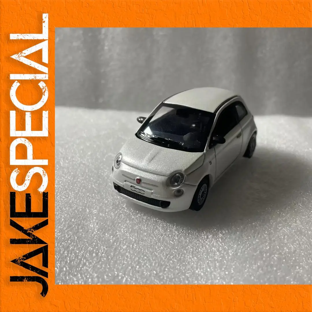 Fiat 500 1/43 Scale Diecast Model in White 1 Fiat 500 1/43 Scale Diecast Model in White