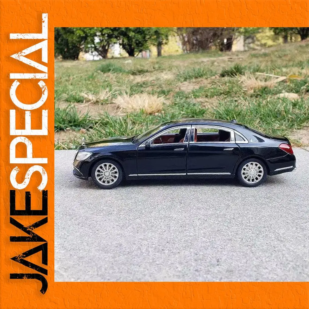 Mercedes-Benz E300 E-Class 1:24 Scale Model 1 Mercedes-Benz E300 E-Class 1:24 Scale Model