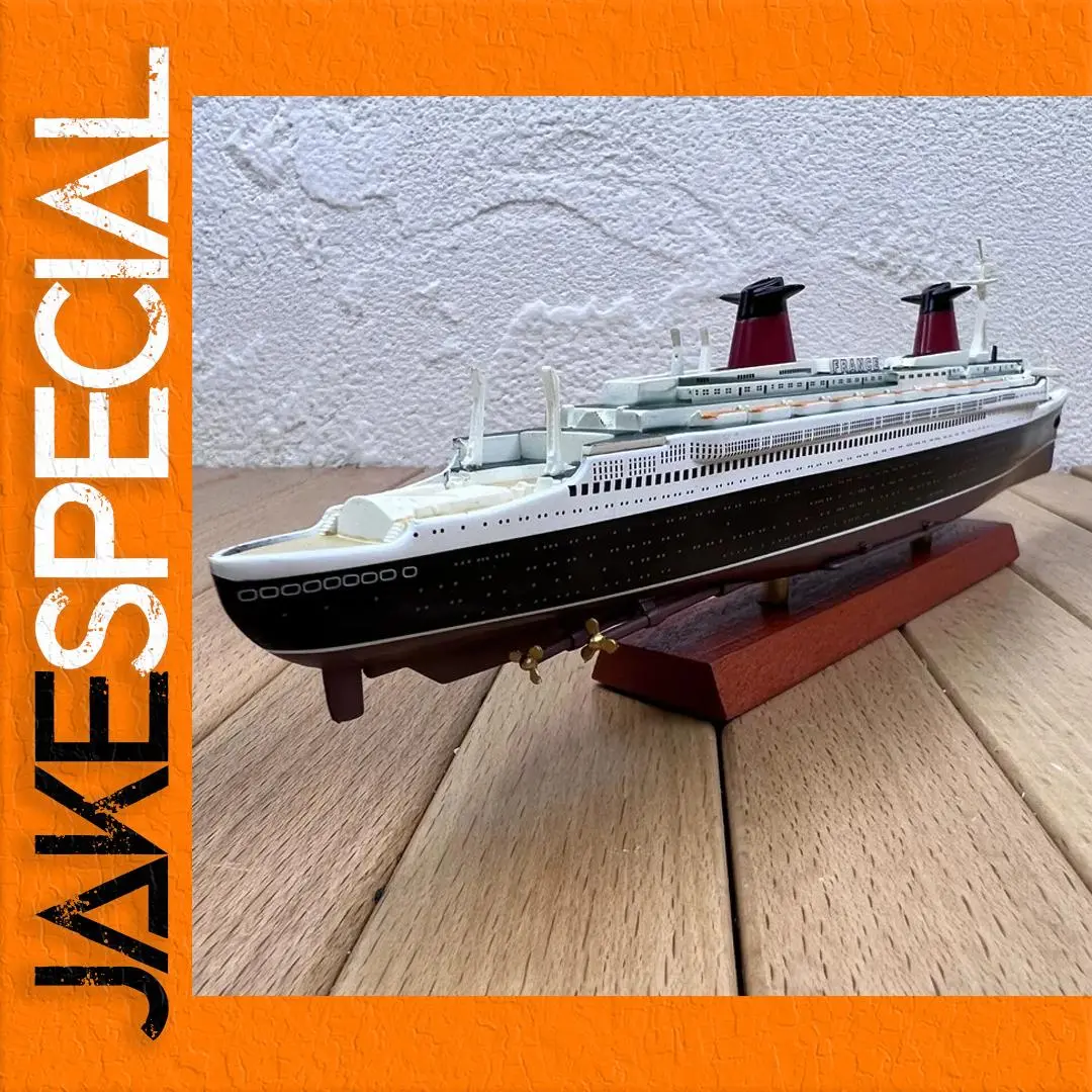 1:1250 Scale Classic Cruise Ship Model 1 1:1250 Scale Classic Cruise Ship Model