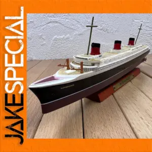 1:1250 Scale Luxury Cruise Ship Model