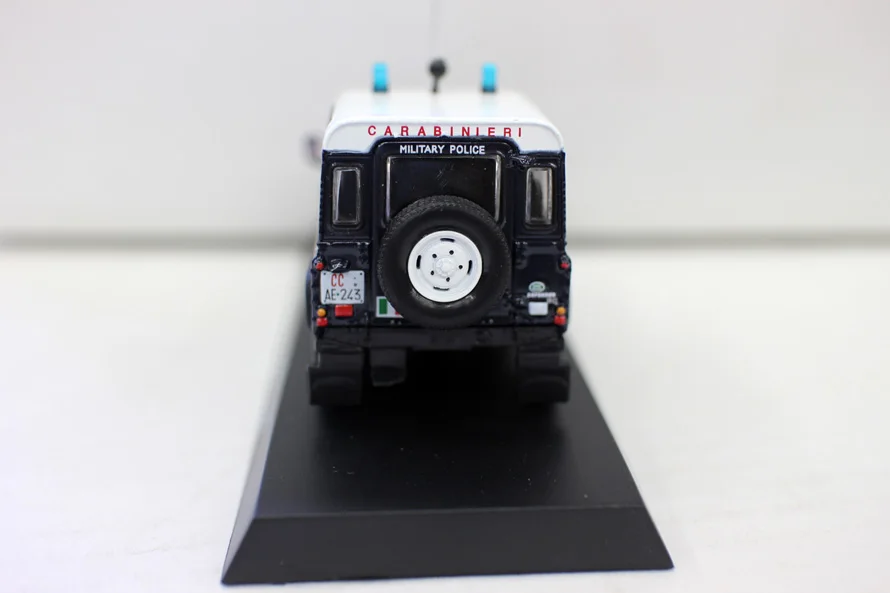 Land Rover Defender 90 Diecast Model 1/43 Scale 5 Land Rover Defender 90 Diecast Model 1/43 Scale - Image 5
