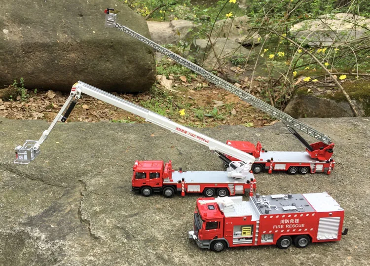 1:50 Scale High Simulation Fire Truck Model 2 1:50 Scale High Simulation Fire Truck Model - Image 2