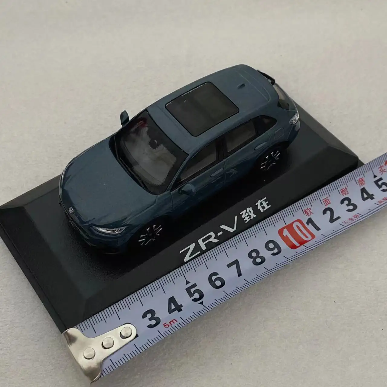 Honda ZR-V 1:43 Scale Diecast Model Blue 4 Honda ZR-V 1:43 Scale Diecast Model Blue - Image 4