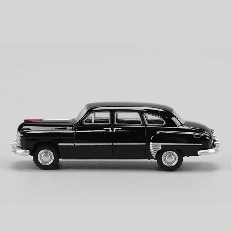 1:64 Scale GAZ-12 ZIM Model Car 3 1:64 Scale GAZ-12 ZIM Model Car - Image 3