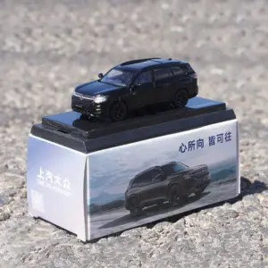 1:64 Scale White SUV Diecast Model Car 17 S026531999e7440f9841e1d364d5f2db4x