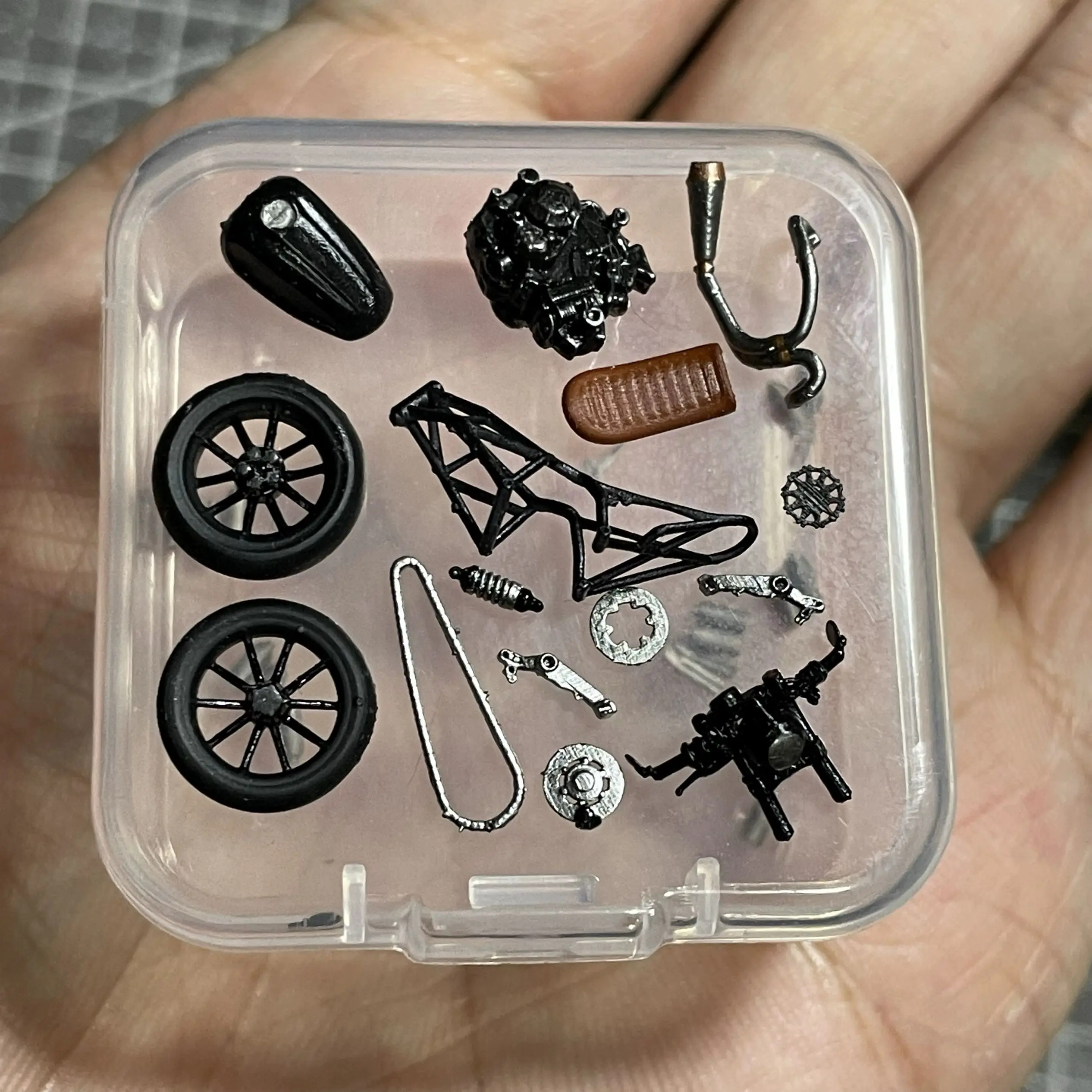 1/64 Scale Motorcycle Painting Garage Diorama 9 1/64 Scale Motorcycle Painting Garage Diorama - Image 9