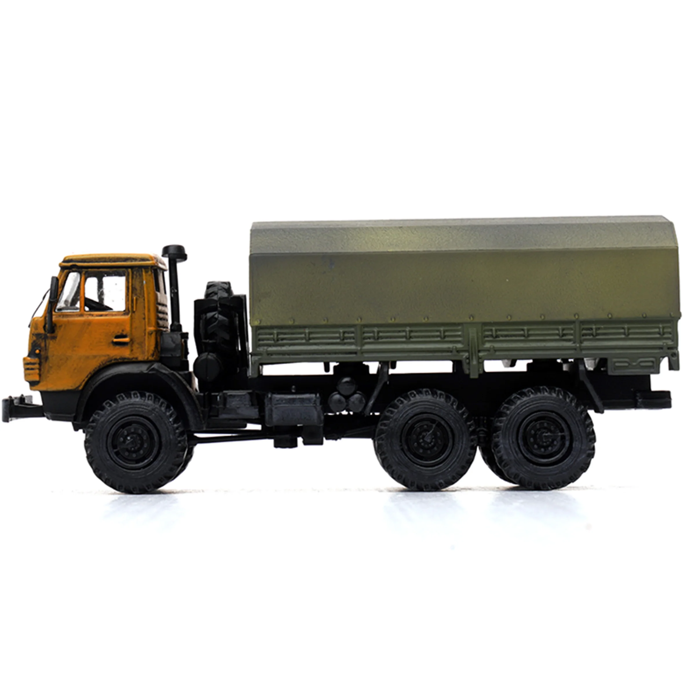 1:72 Scale KAMAZ43101 Truck Model by Trumpeter 5 1:72 Scale KAMAZ43101 Truck Model by Trumpeter - Image 5