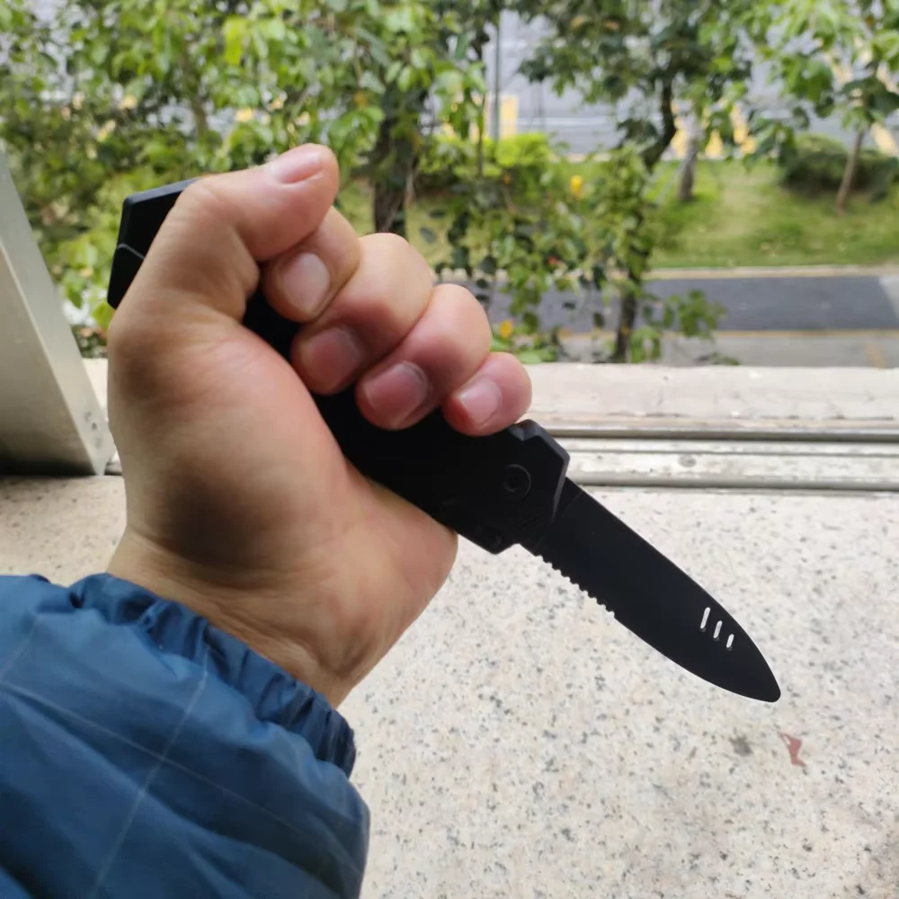 Trick Gag Toy Set with Retractable Fake Knives 6 Trick Gag Toy Set with Retractable Fake Knives - Image 6