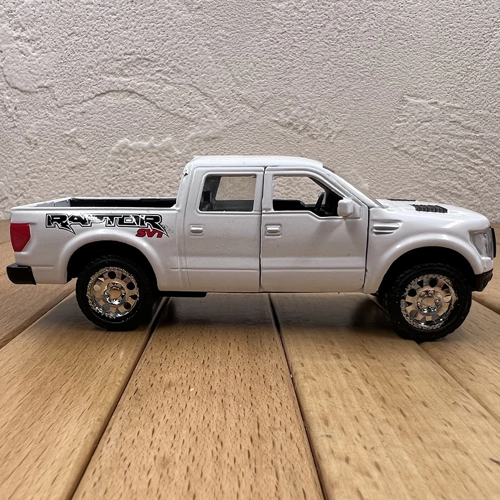 Die-cast 1:32 Ford F150 Raptor Model 2 Die-cast 1:32 Ford F150 Raptor Model - Image 2