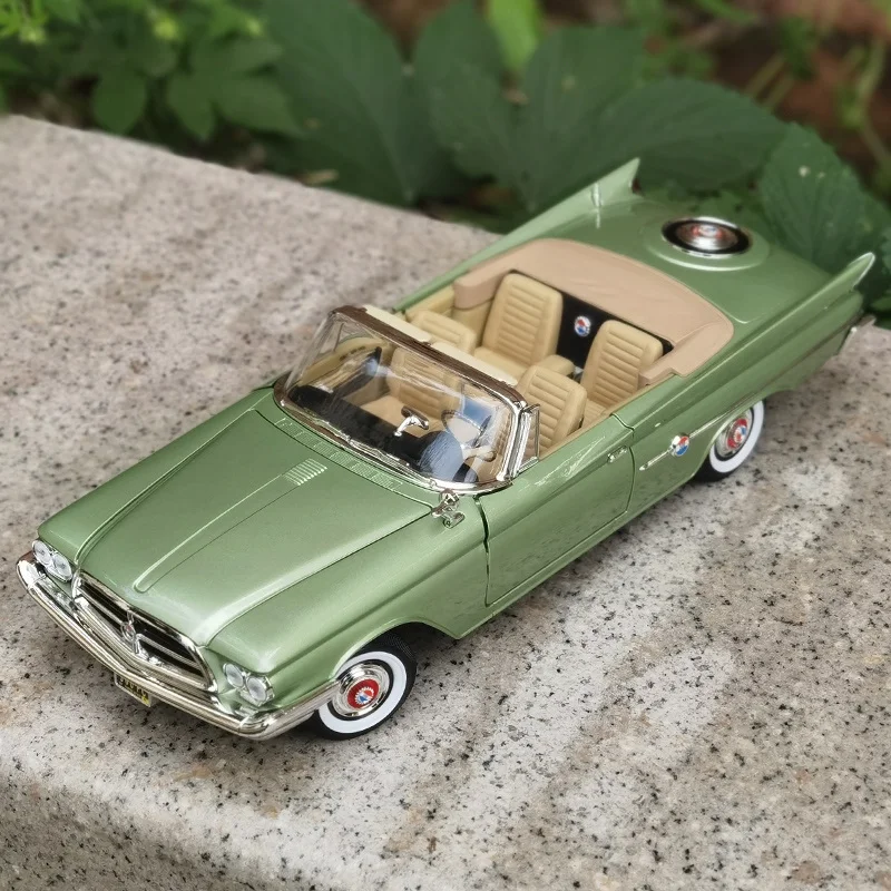 1960 Chrysler 300FC 1:18 Scale Diecast Model 10 1960 Chrysler 300FC 1:18 Scale Diecast Model - Image 10