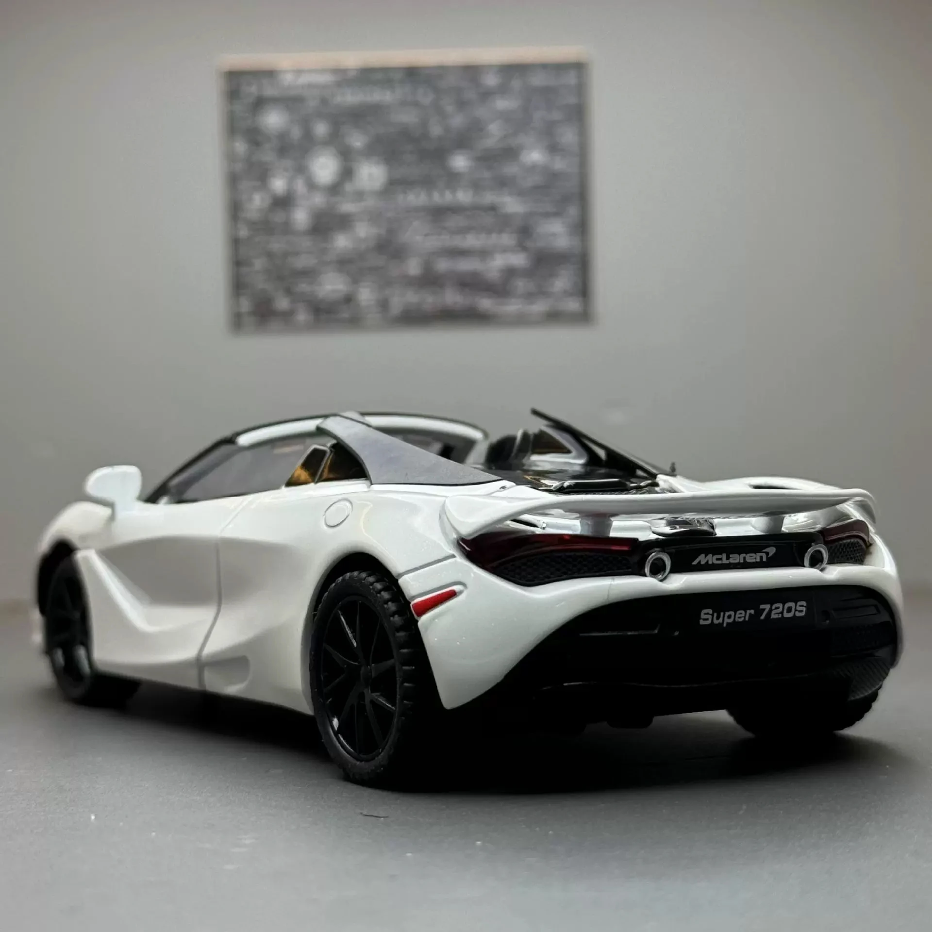 Alloy Die-cast 1:32 McLaren 720S Sports Car 4 Alloy Die-cast 1:32 McLaren 720S Sports Car - Image 4