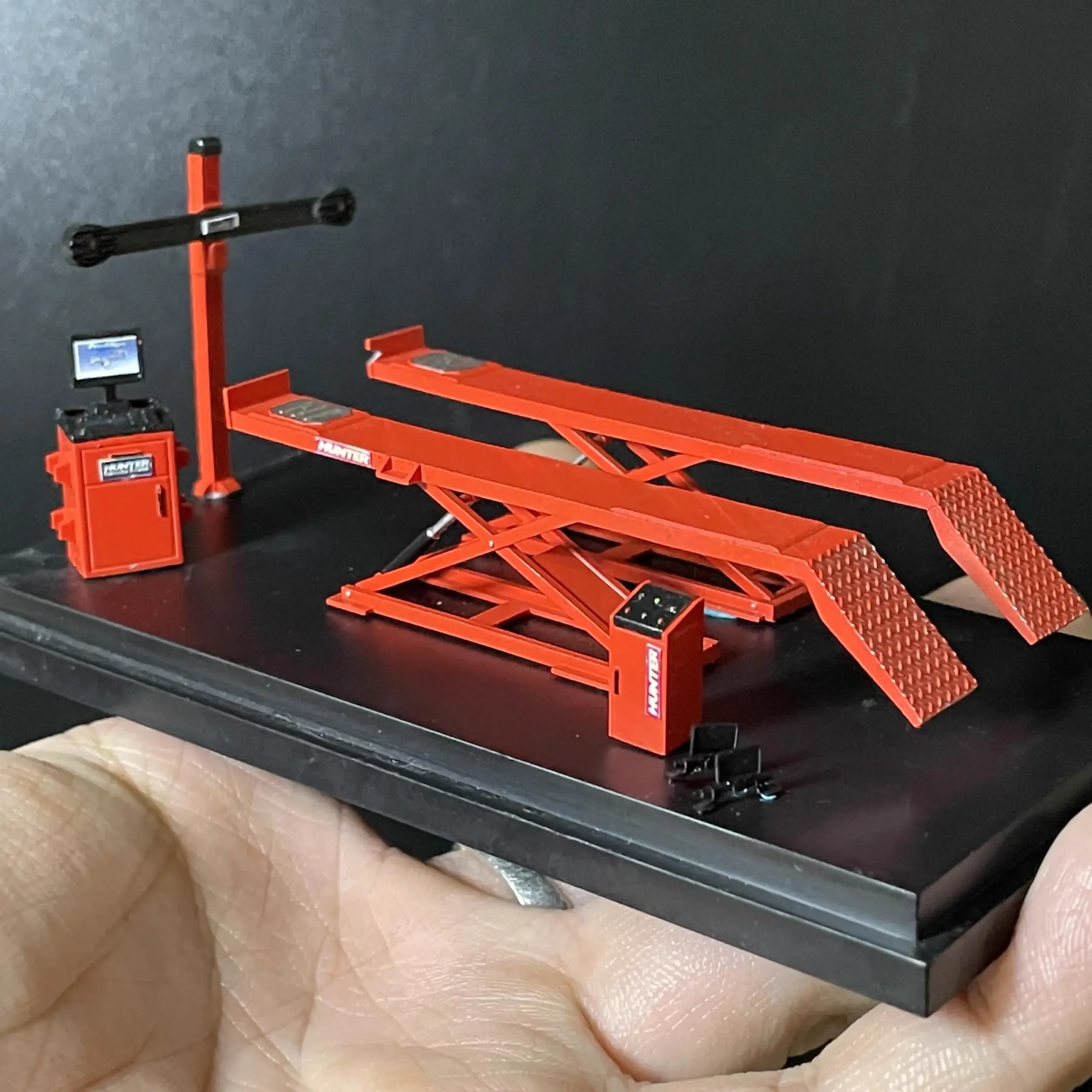 1:64 Scale Auto Repair Garage Diorama Model 4 1:64 Scale Auto Repair Garage Diorama Model - Image 4