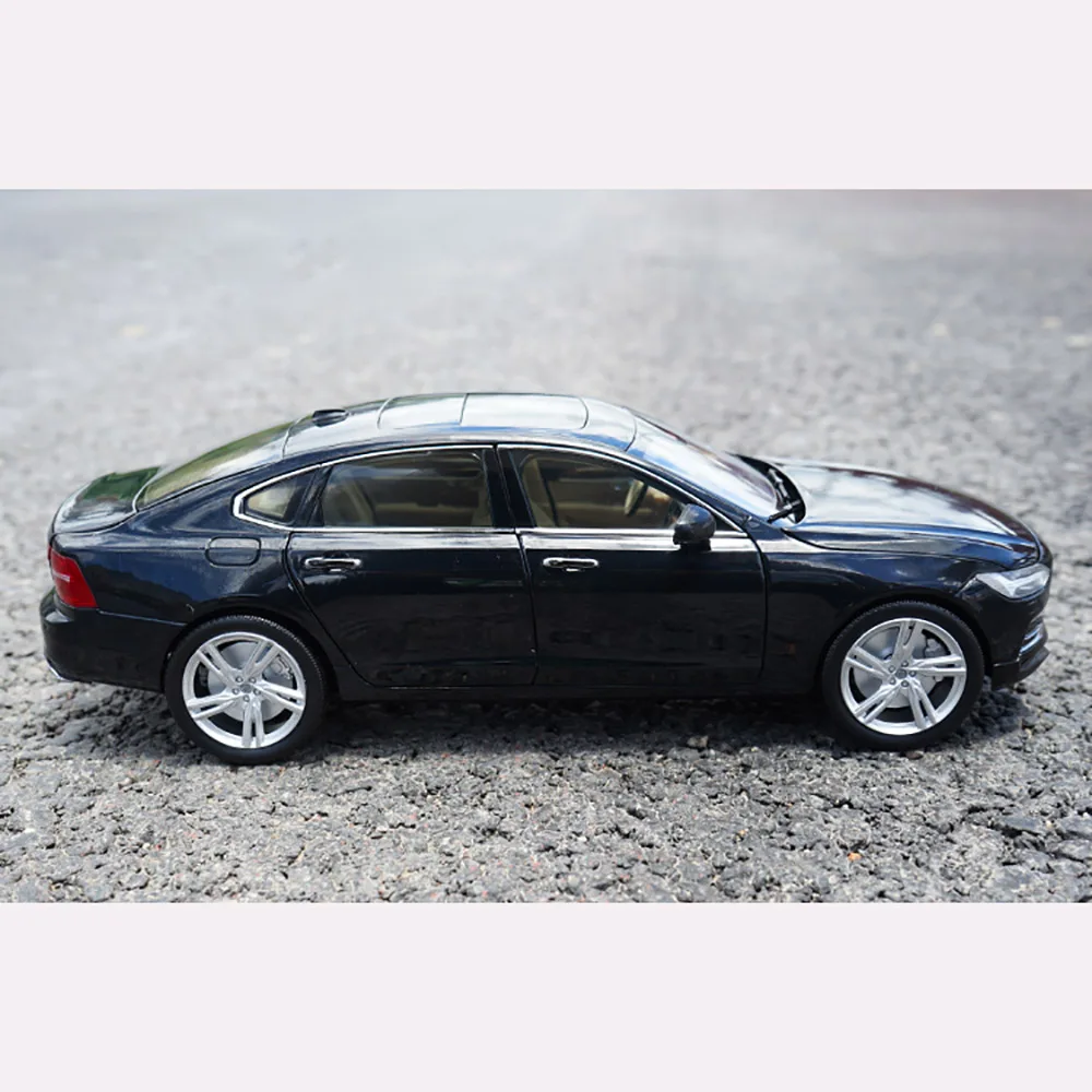 1:18 Scale Volvo S90 Luxury Die-Cast Model 4 1:18 Scale Volvo S90 Luxury Die-Cast Model - Image 4