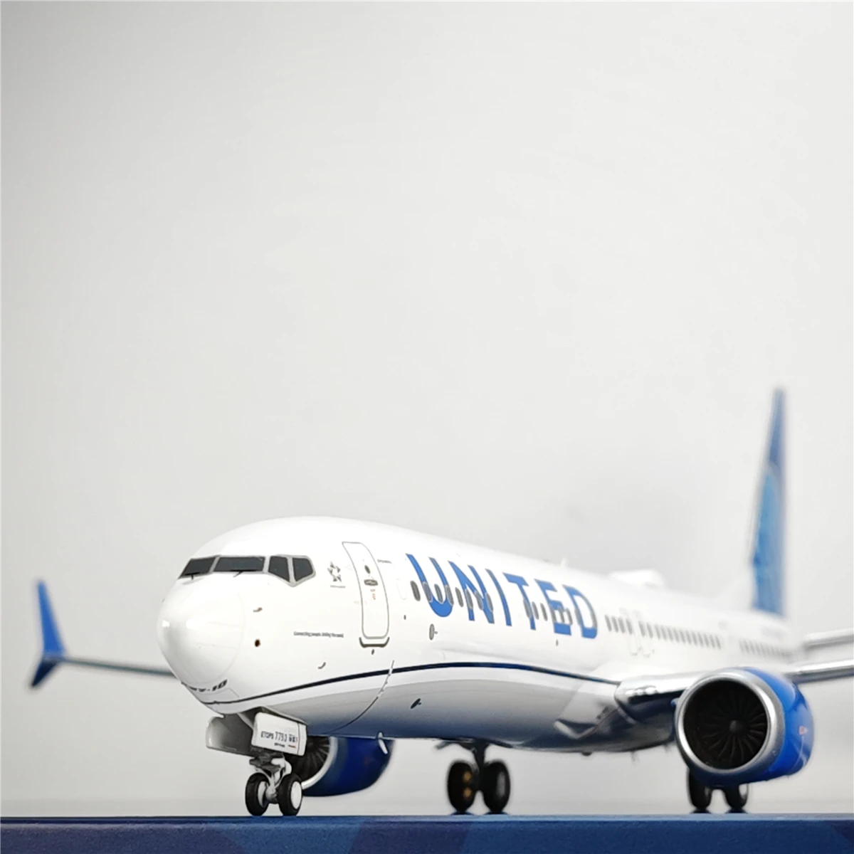 Boeing B737 MAX10 1/200 Scale Diecast Model 5 Boeing B737 MAX10 1/200 Scale Diecast Model - Image 5