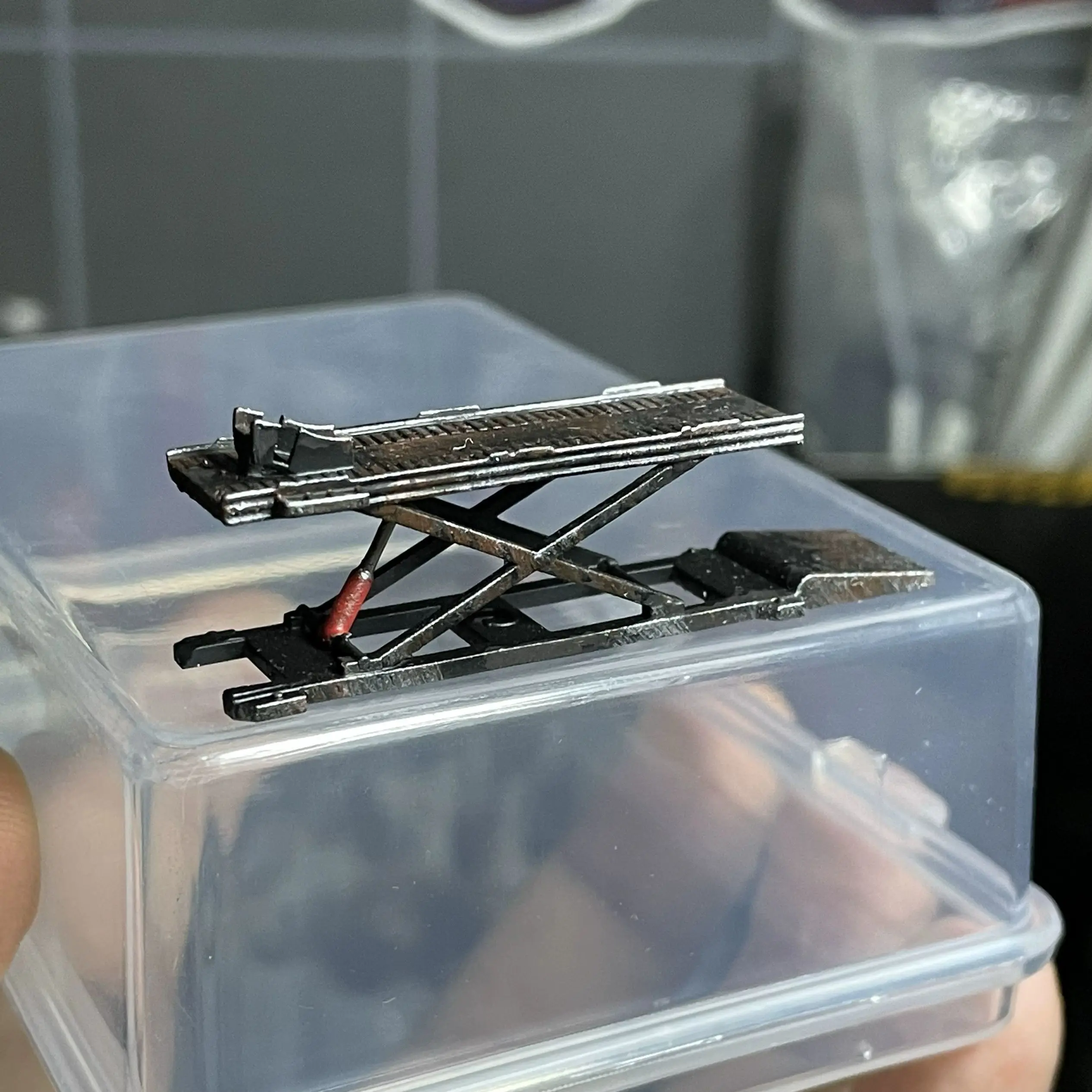 1/64 Motorcycle Lift Diorama Model with Bike 10 1/64 Motorcycle Lift Diorama Model with Bike - Image 10