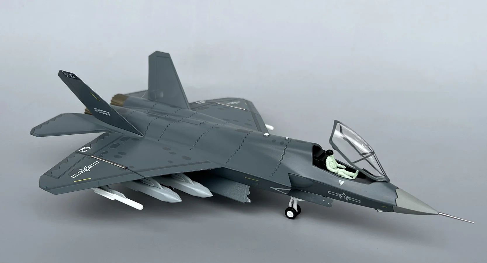 J-35 Stealth Fighter Model 1/72 Scale 5 J-35 Stealth Fighter Model 1/72 Scale - Image 5
