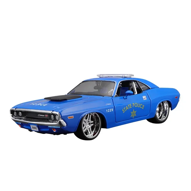 1970 Dodge Challenger R/T Coupe Diecast Model 6 1970 Dodge Challenger R/T Coupe Diecast Model - Image 6