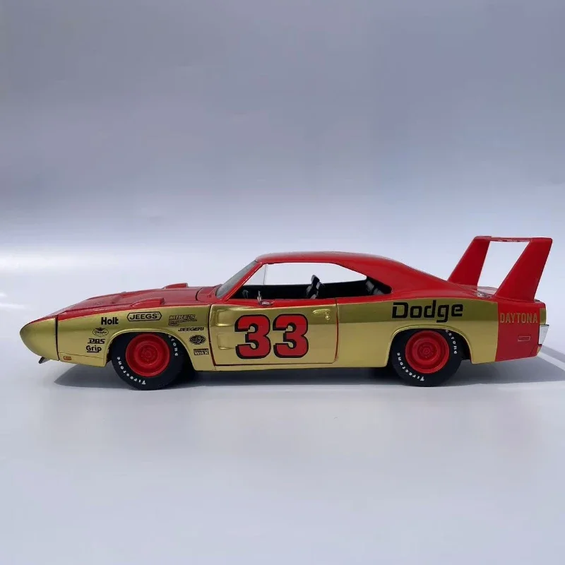 1969 Dodge Charger Daytona 1:24 Diecast Model 2 1969 Dodge Charger Daytona 1:24 Diecast Model - Image 2