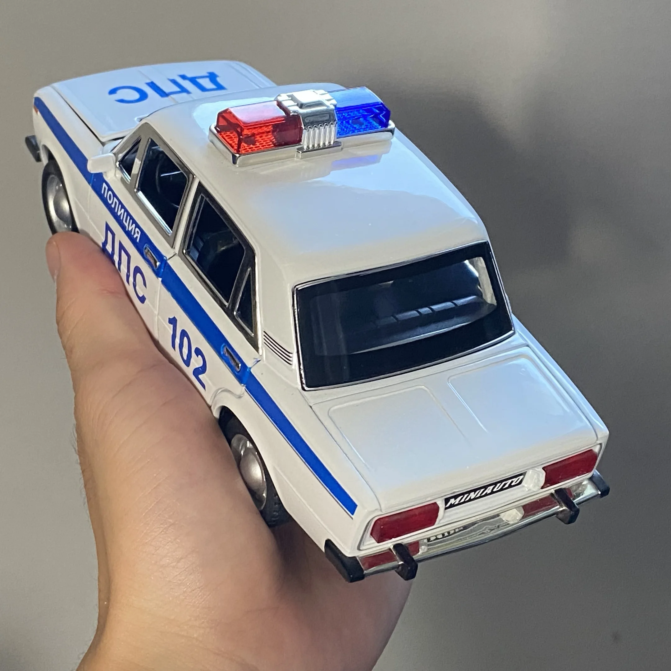 LADA 2106 Police Car 1:24 Scale Model 4 LADA 2106 Police Car 1:24 Scale Model - Image 4