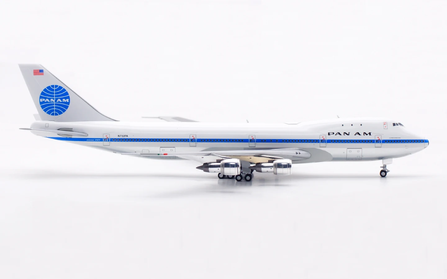 Pan Am B747-100 Diecast Model 1:400 Scale 3 Pan Am B747-100 Diecast Model 1:400 Scale - Image 3