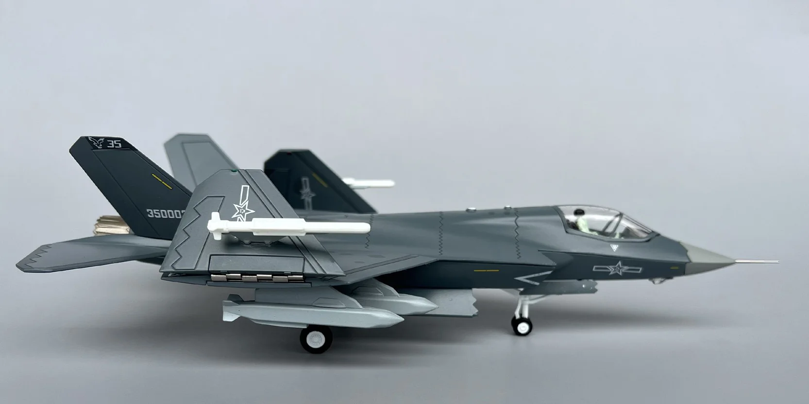 J-35 Stealth Fighter Model 1/72 Scale 4 J-35 Stealth Fighter Model 1/72 Scale - Image 4