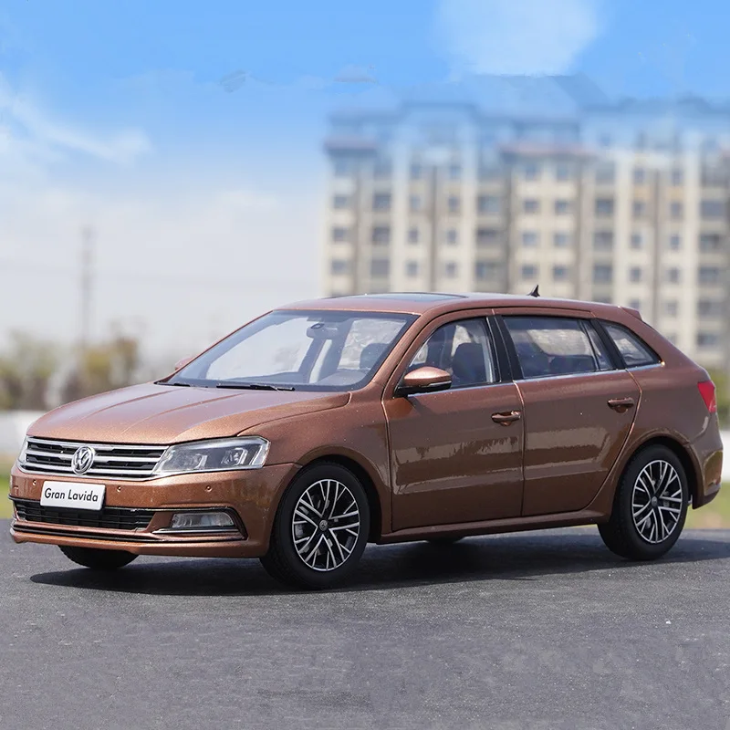 VW Gran Lavida 1:18 Diecast Model Silver 11 VW Gran Lavida 1:18 Diecast Model Silver - Image 11