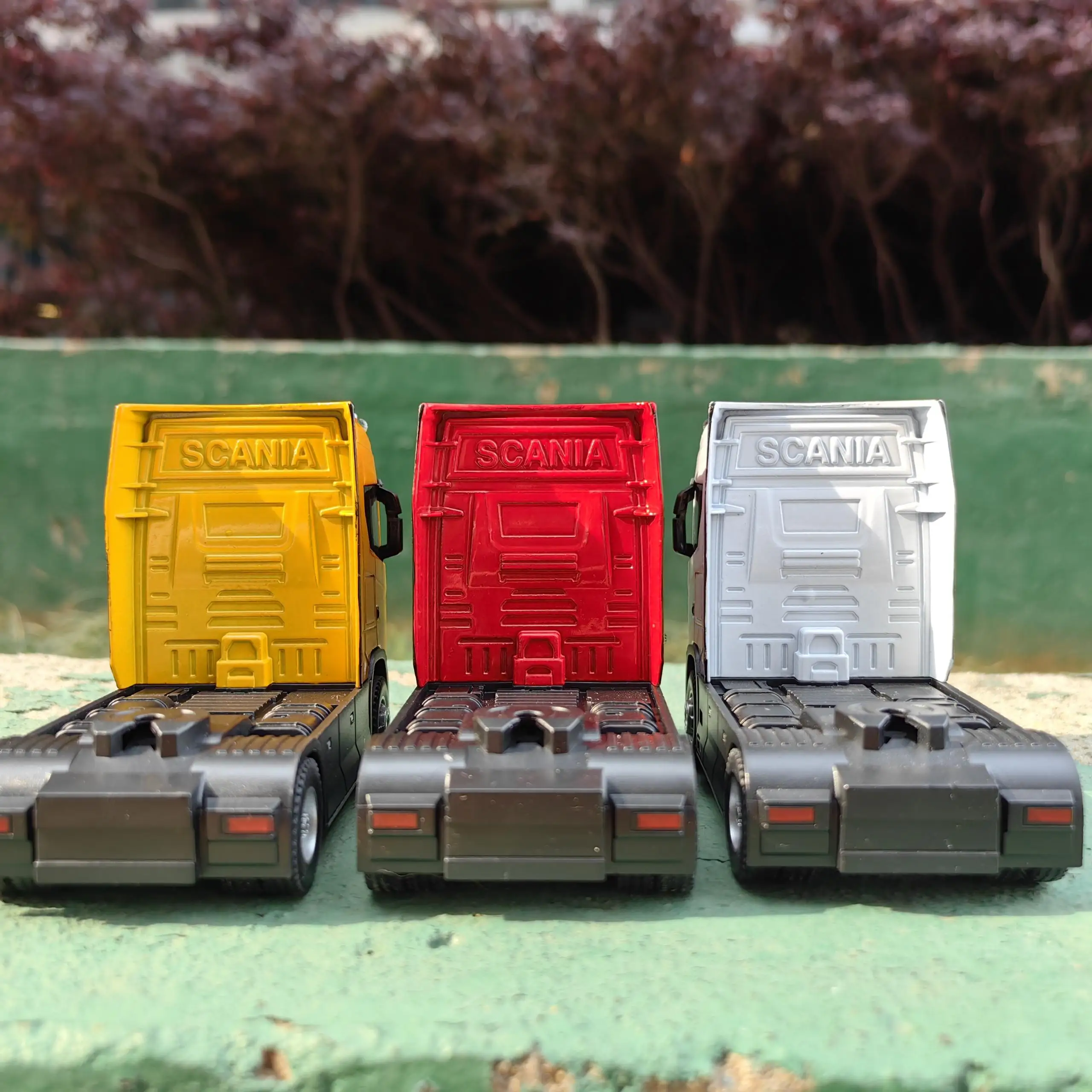 1/50 Scale Alloy Diecast Truck Model Red 6 1/50 Scale Alloy Diecast Truck Model Red - Image 6