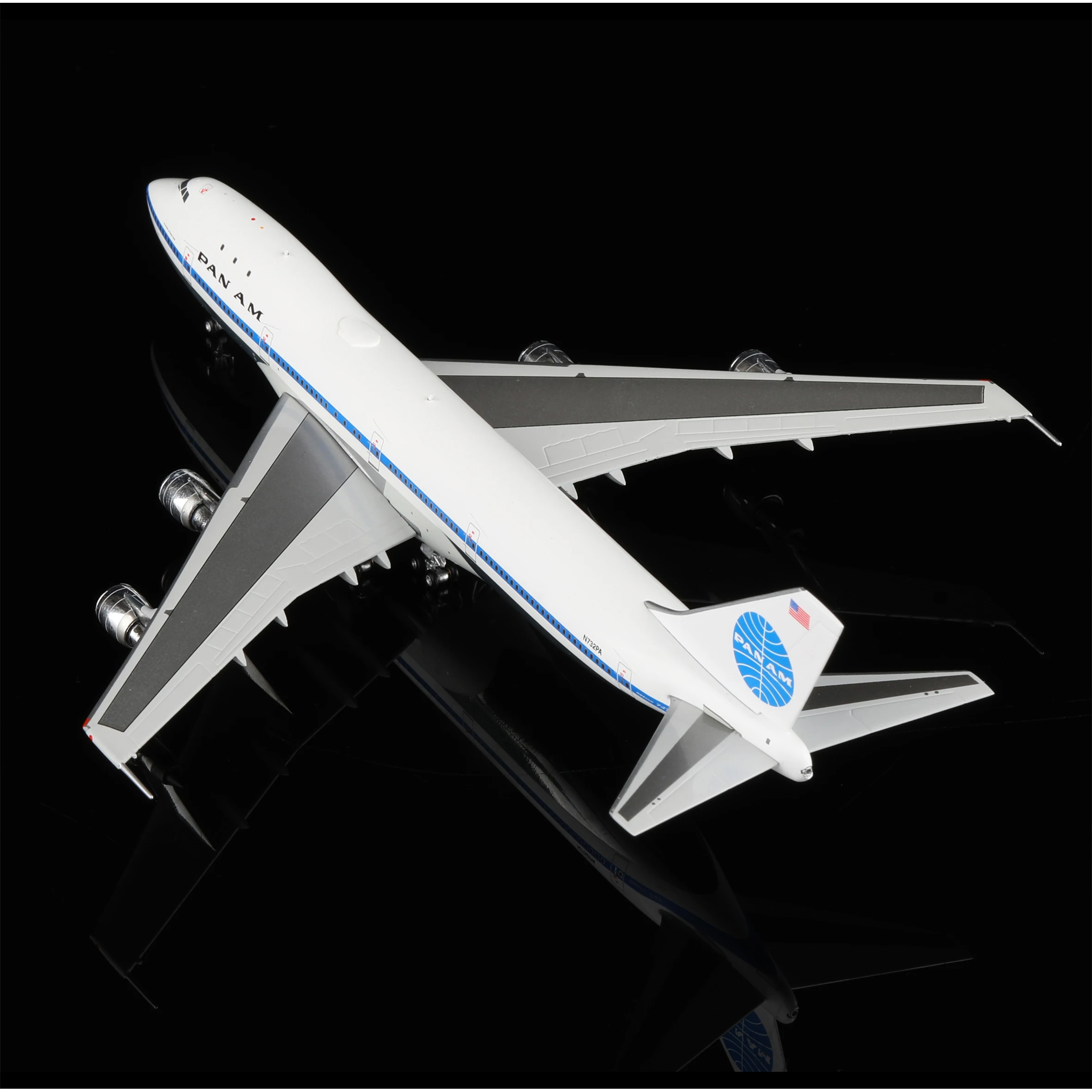 Pan Am B747-100 Diecast Model 1:400 Scale 5 Pan Am B747-100 Diecast Model 1:400 Scale - Image 5
