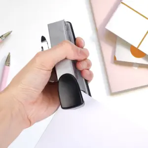 Eagle Desktop Stapler with 1000 Staples 12 S1a0e33b600a6413e93b46577449a562b5