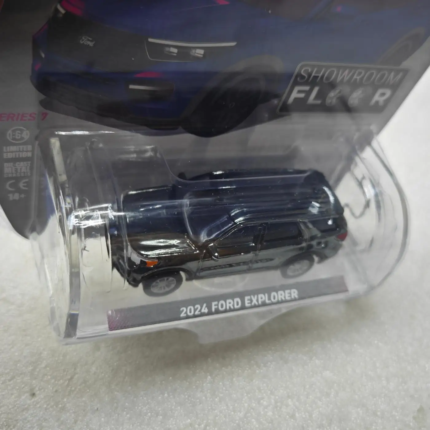 2024 Ford Explorer 1:64 Diecast Model Car 3 2024 Ford Explorer 1:64 Diecast Model Car - Image 3