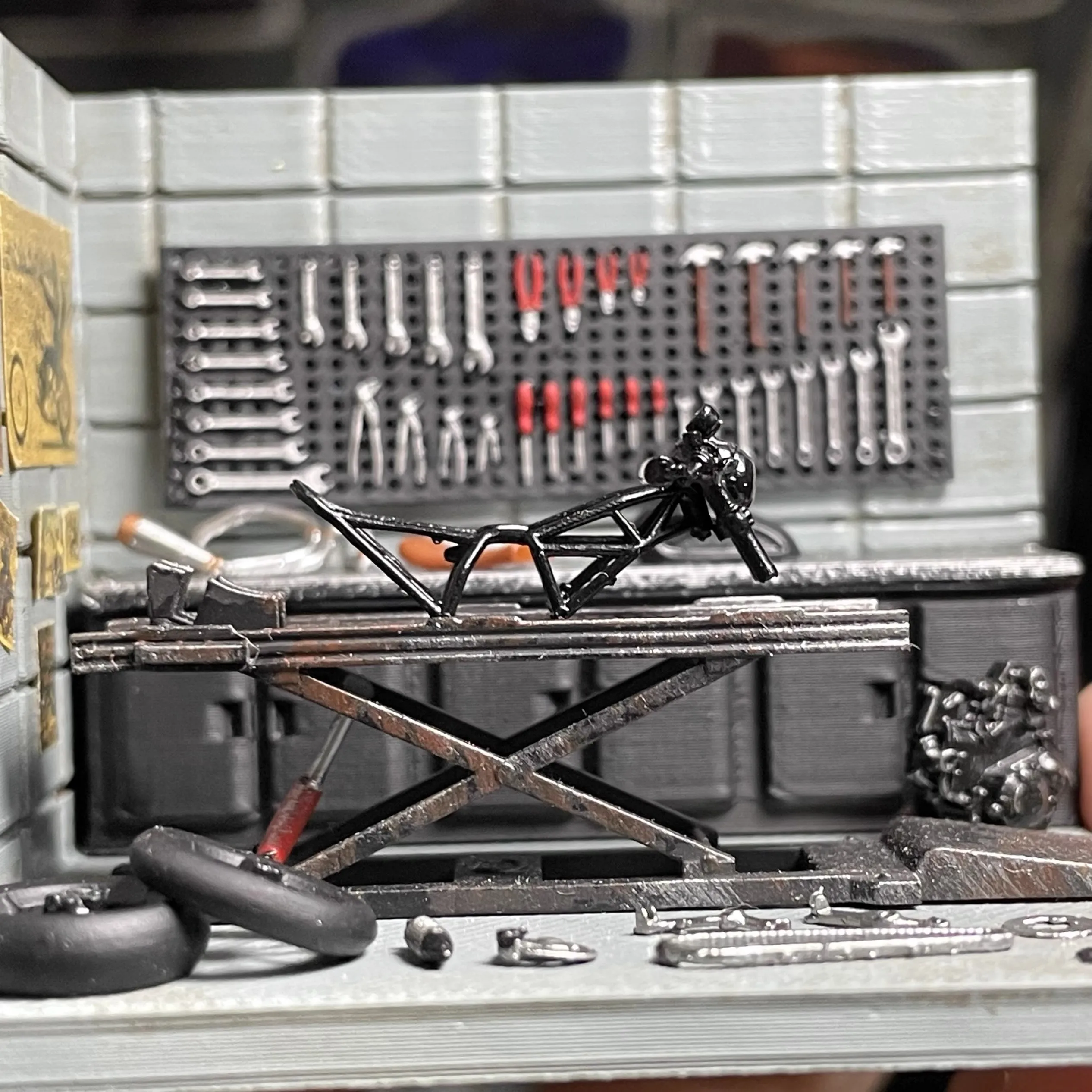 1/64 Scale Motorcycle Painting Garage Diorama 2 1/64 Scale Motorcycle Painting Garage Diorama - Image 2