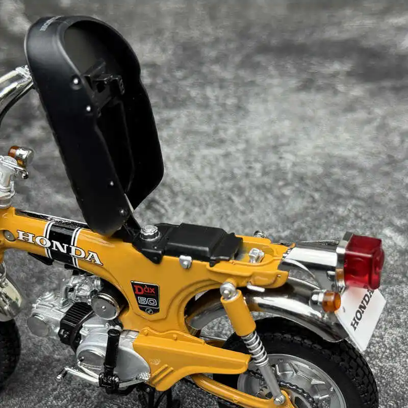 Diecast Model 1969 Honda DAX ST50 1:10 Scale 5 Diecast Model 1969 Honda DAX ST50 1:10 Scale - Image 5