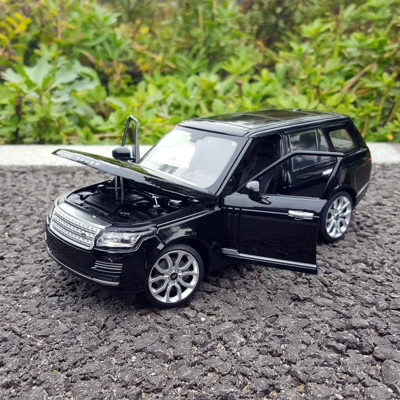 1:24 Scale Range Rover SUV Model in White 5 1:24 Scale Range Rover SUV Model in White - Image 5
