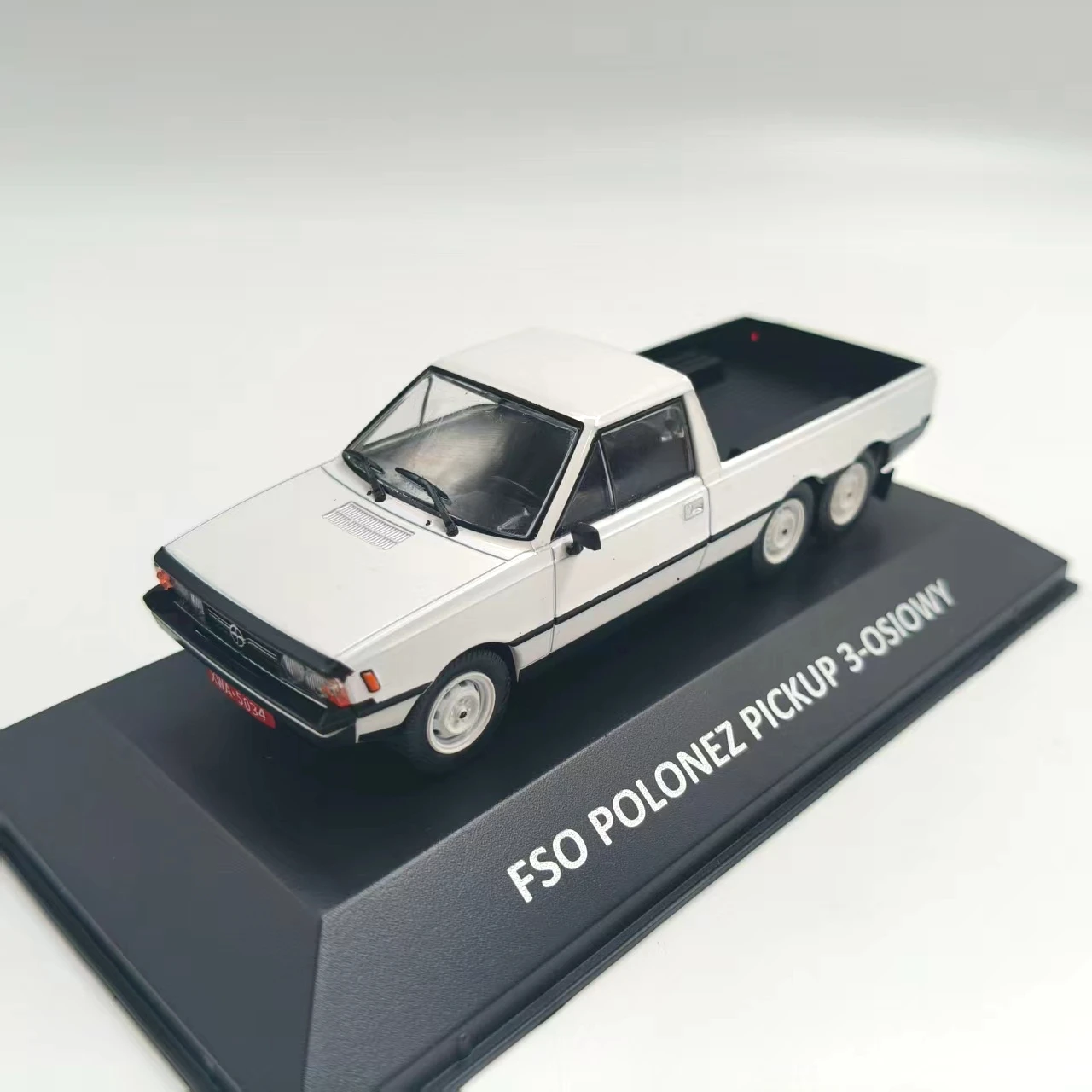 FSO Polonez Pickup 1:43 Scale Diecast Model 6 FSO Polonez Pickup 1:43 Scale Diecast Model - Image 6