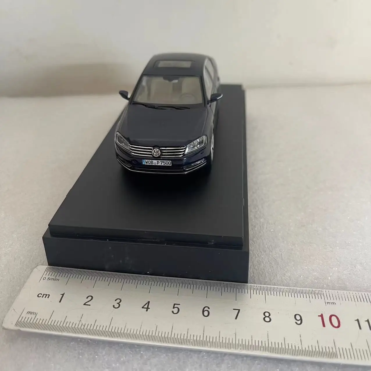 Volkswagen Passat B7 Die-cast Model 1:43 Scale 2 Volkswagen Passat B7 Die-cast Model 1:43 Scale - Image 2