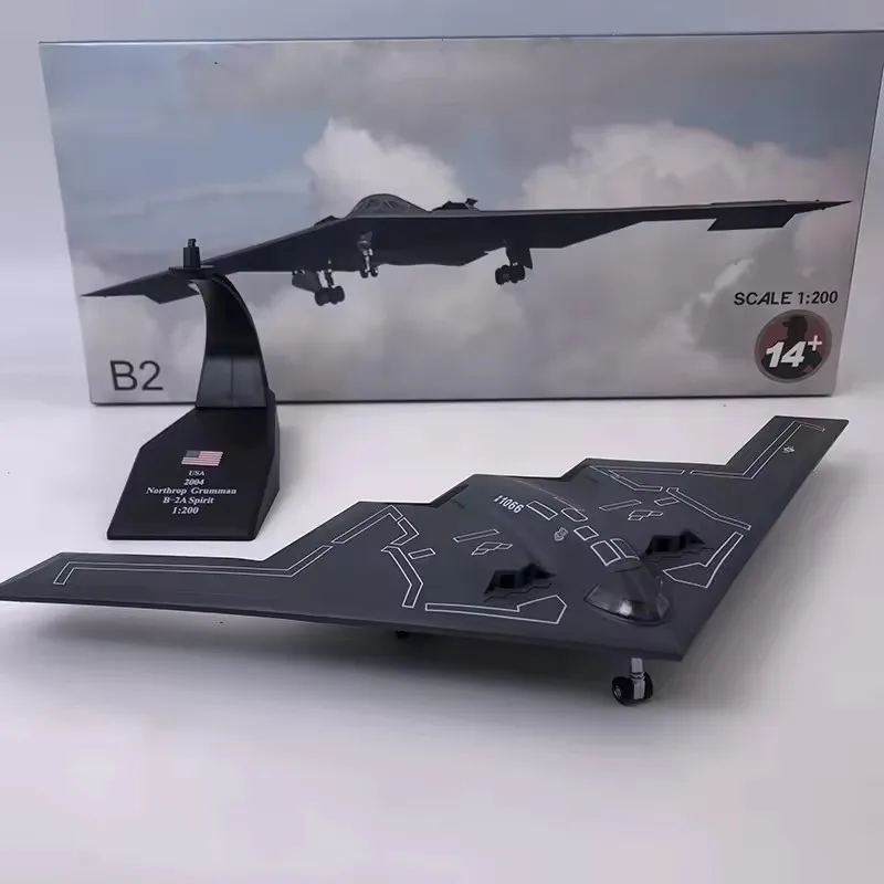 B-2 Spirit Stealth Bomber 1/200 Scale Model 7 B-2 Spirit Stealth Bomber 1/200 Scale Model - Image 7