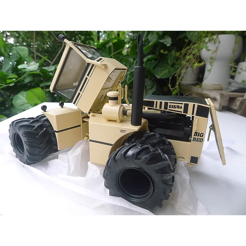 Big Bud 525/84 1:32 Scale Diecast Model 2 Big Bud 525/84 1:32 Scale Diecast Model - Image 2
