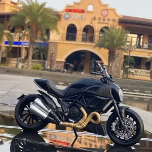 Ducati Streetfighter 1:12 Scale Diecast Model 22 S20aed6a221ae4c51ba19a2c86c978808h