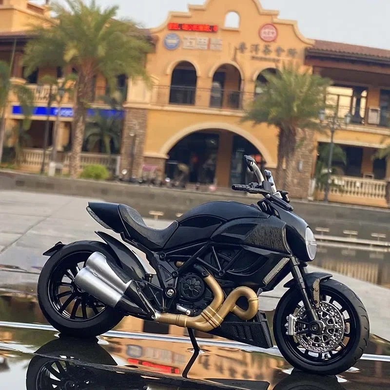 Ducati Streetfighter 1:12 Scale Diecast Model 11 Ducati Streetfighter 1:12 Scale Diecast Model - Image 11