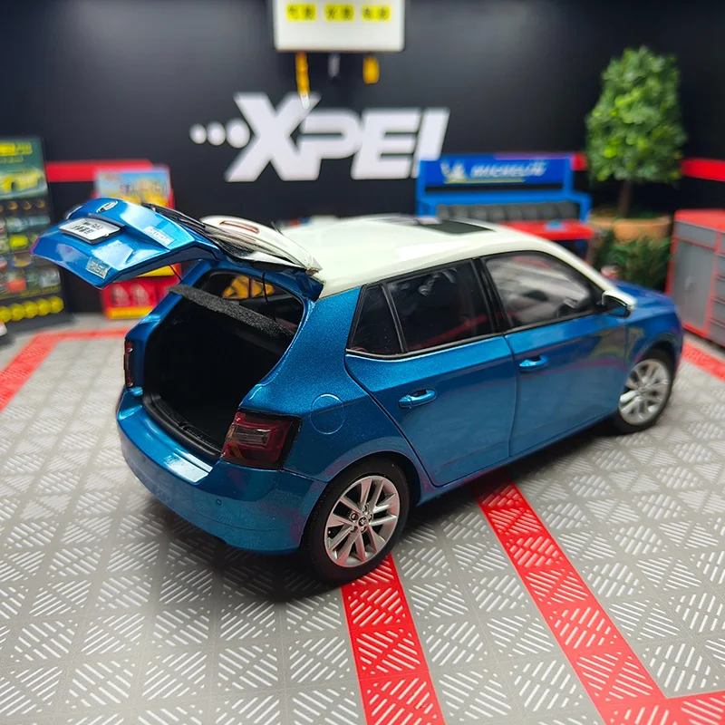 Skoda New Fabia 1:18 Diecast Model Car 3 Skoda New Fabia 1:18 Diecast Model Car - Image 3