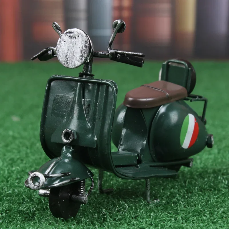 Vespa Motorcycle 1:18 Scale Model in Yellow 19 Vespa Motorcycle 1:18 Scale Model in Yellow - Image 19