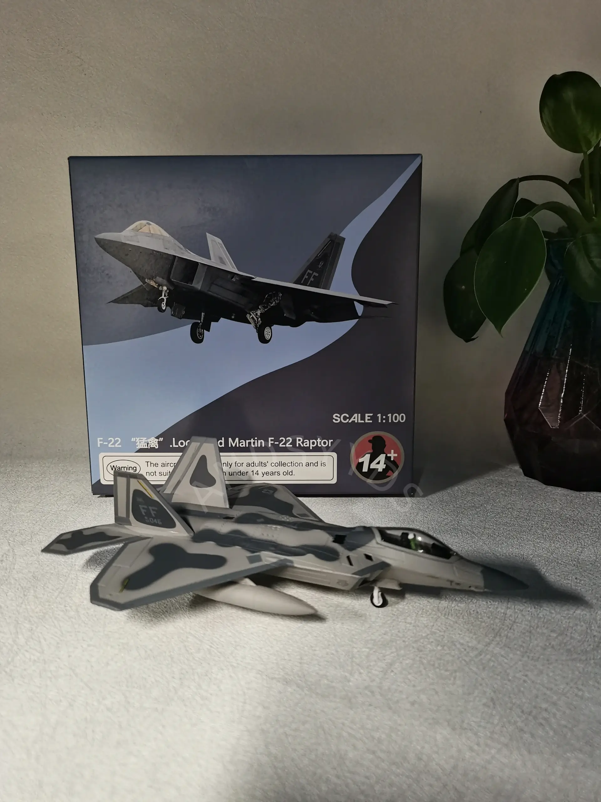 F22 Raptor Fighter Diecast Model 1/100 Scale 5 F22 Raptor Fighter Diecast Model 1/100 Scale - Image 5