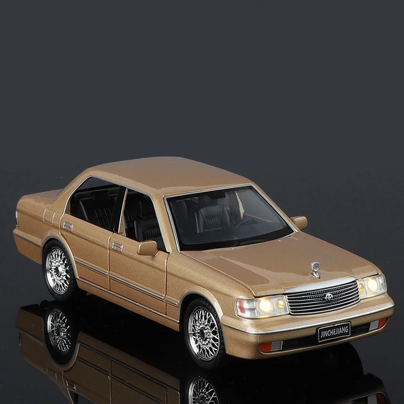 1:32 Scale Crown Alloy Car Model with Lights 8 1:32 Scale Crown Alloy Car Model with Lights - Image 8